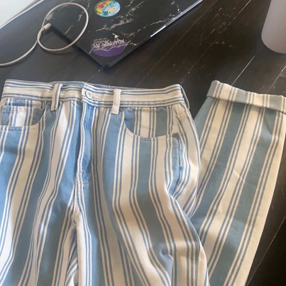 American eagle size 4 mom jeans